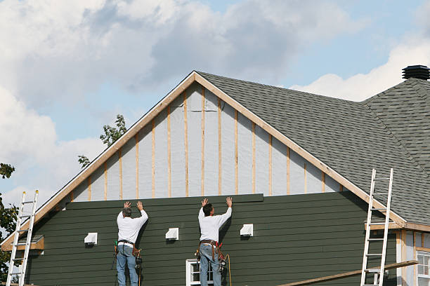 Professional Siding Replacement technician working in Carlisle, OH
